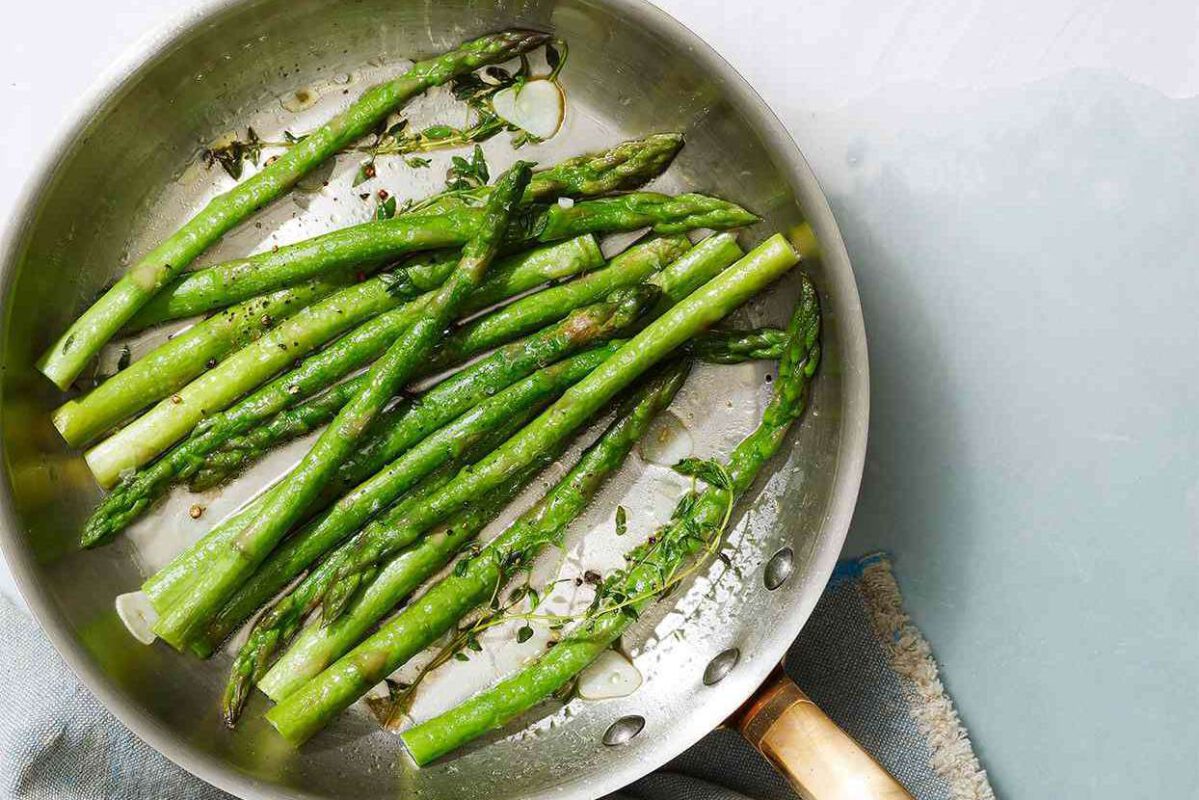 Sauteed Asparagus with Garlic and Thyme