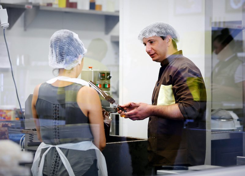 کار BDSI در برجسته کردن آموزش مهارت های بخش شیرینی پزی استاندارد را تعیین می کند