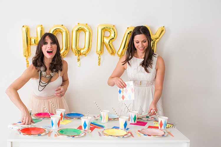 1723979590 908 مهمانی سفارشی در جعبه چیست؟