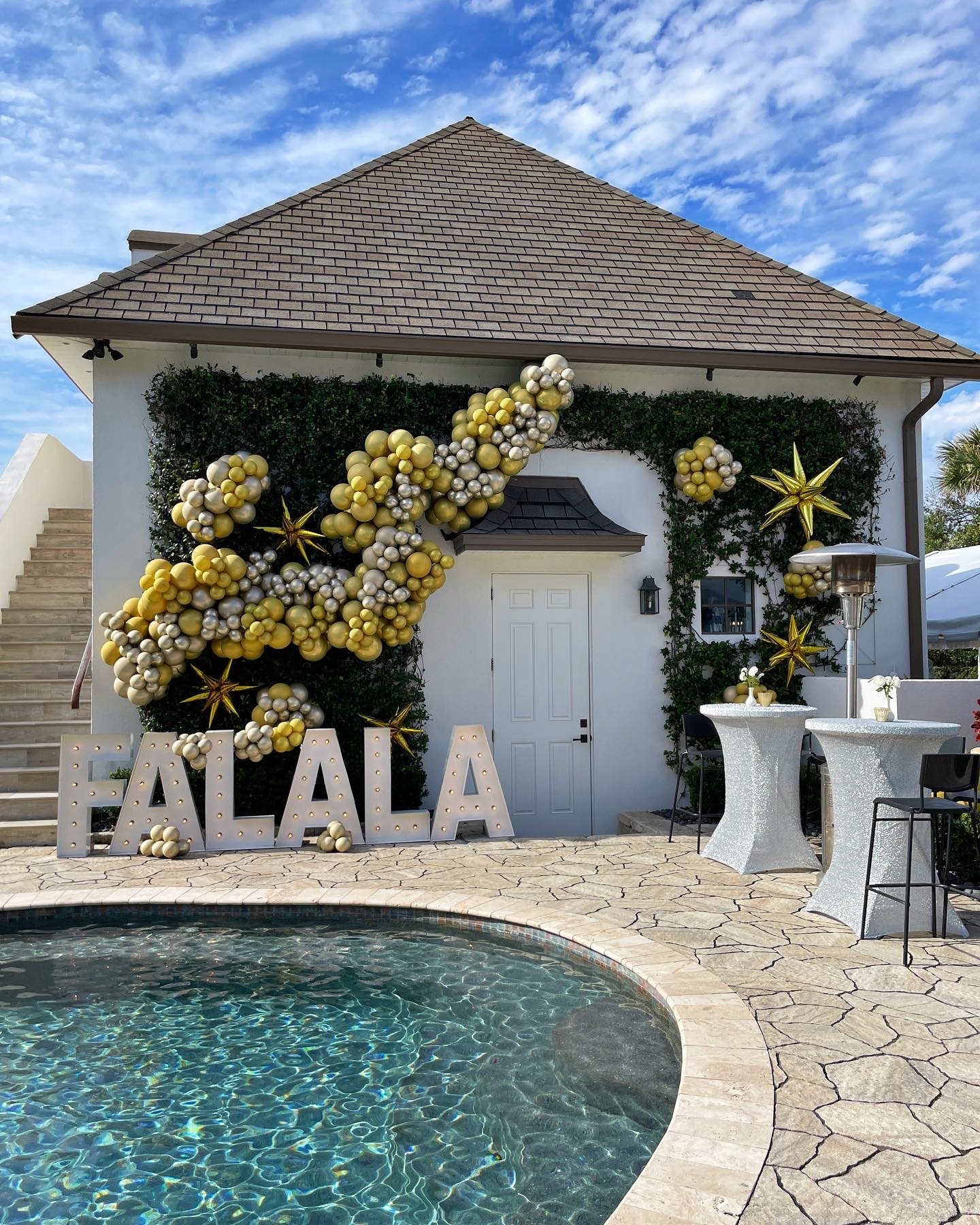 1723983372 559 نصب بالون زیبا در PVB