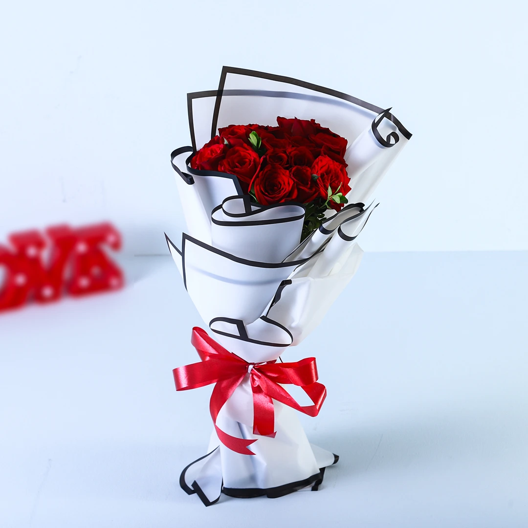 دسته گل رز قرمز