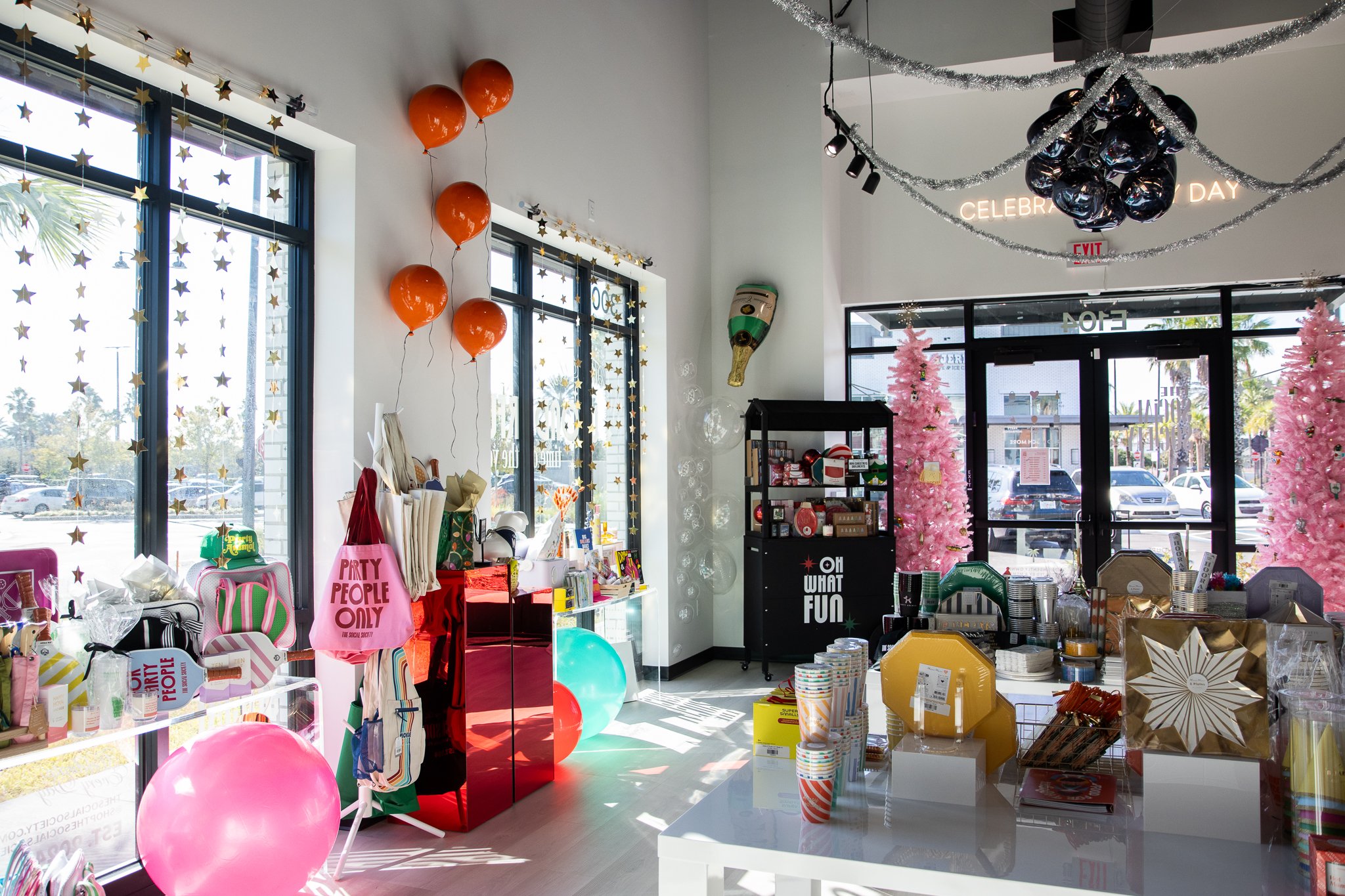 اولین فصل تعطیلات ما در فروشگاه! 3 1734111730 372 اولین فصل تعطیلات ما در فروشگاه