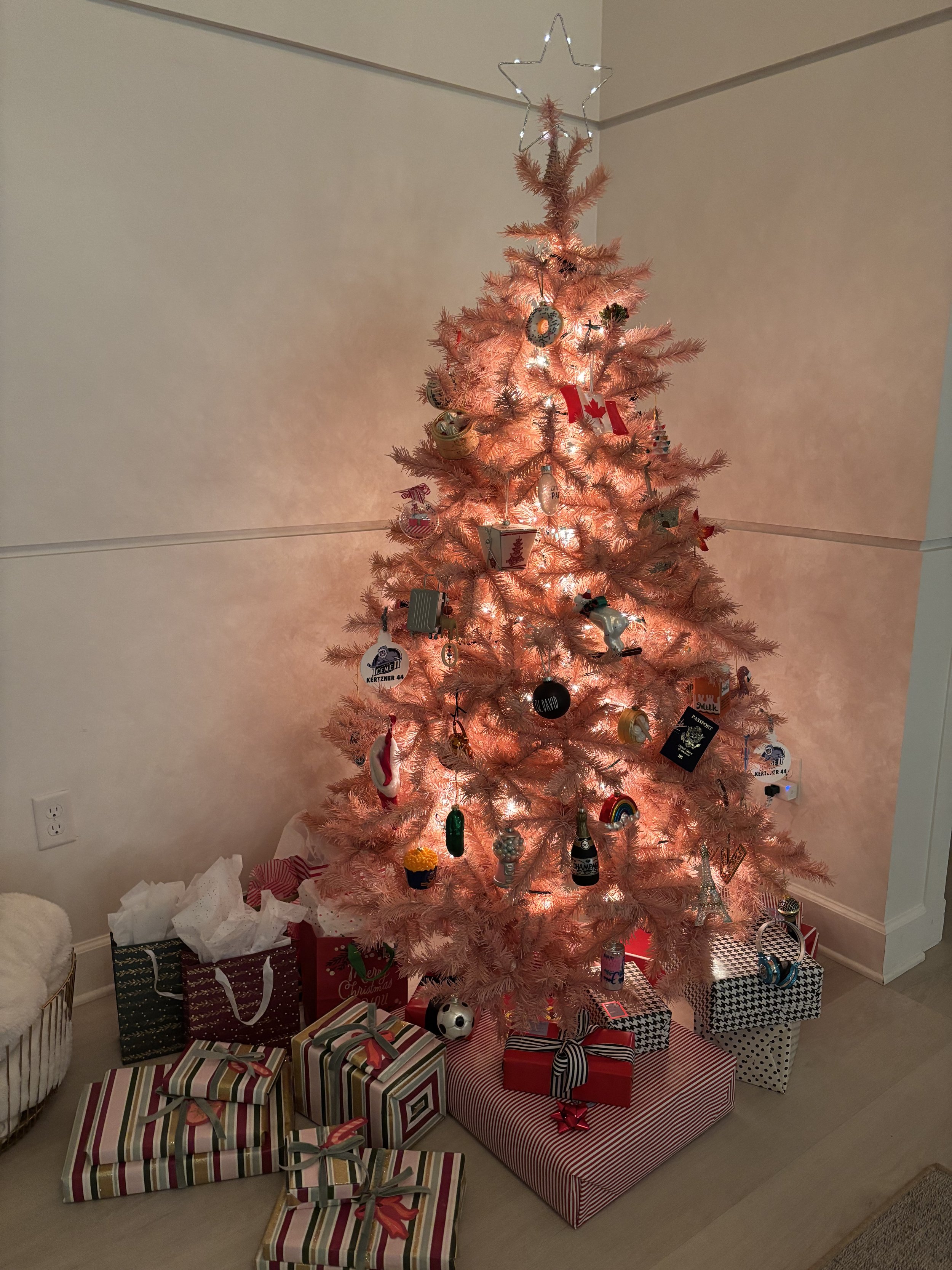 1734540310 36 سنت های تعطیلات از دختران مهمانی مورد علاقه شما