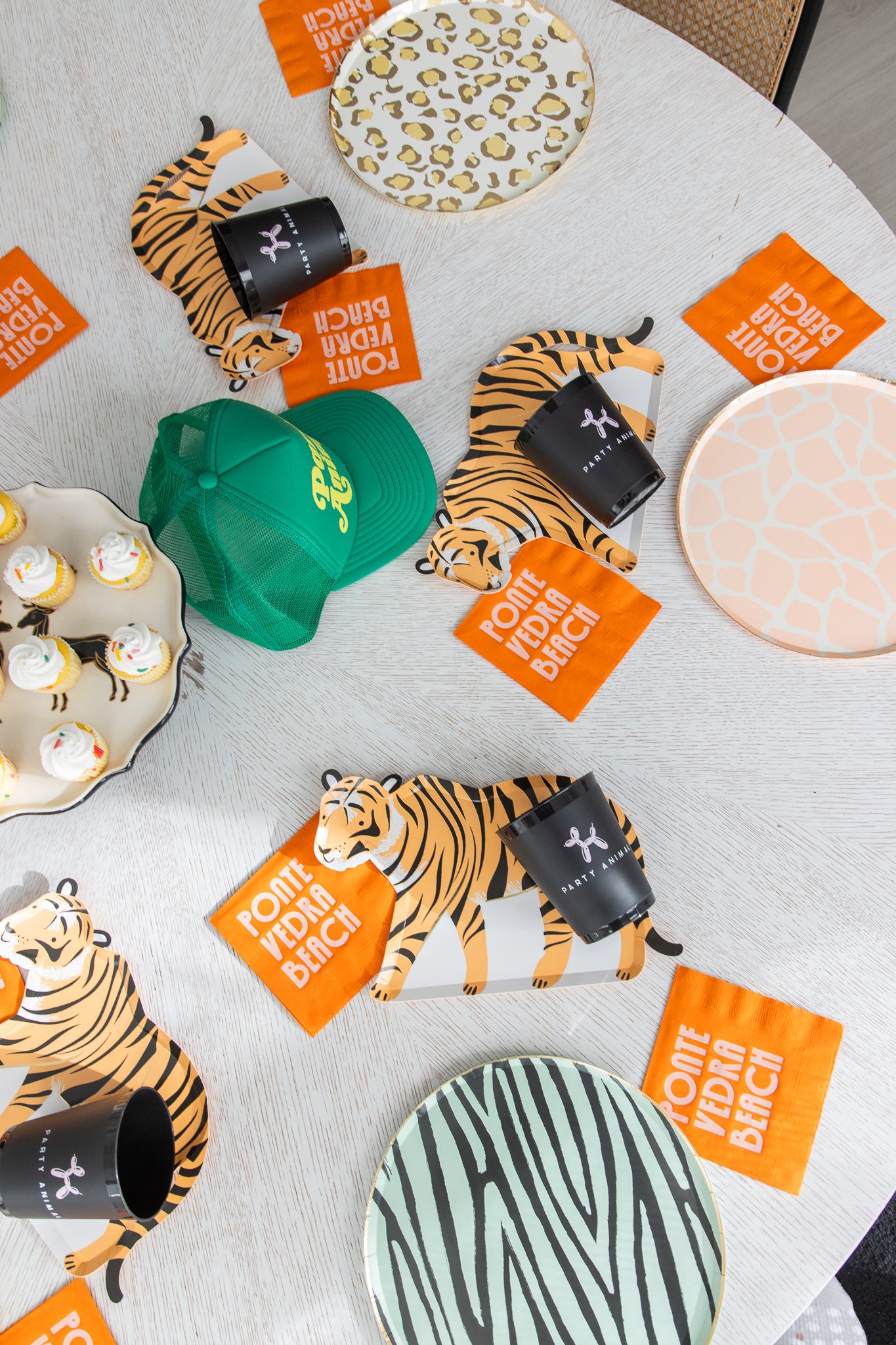 1737140470 376 جوان، وحشی، و سه