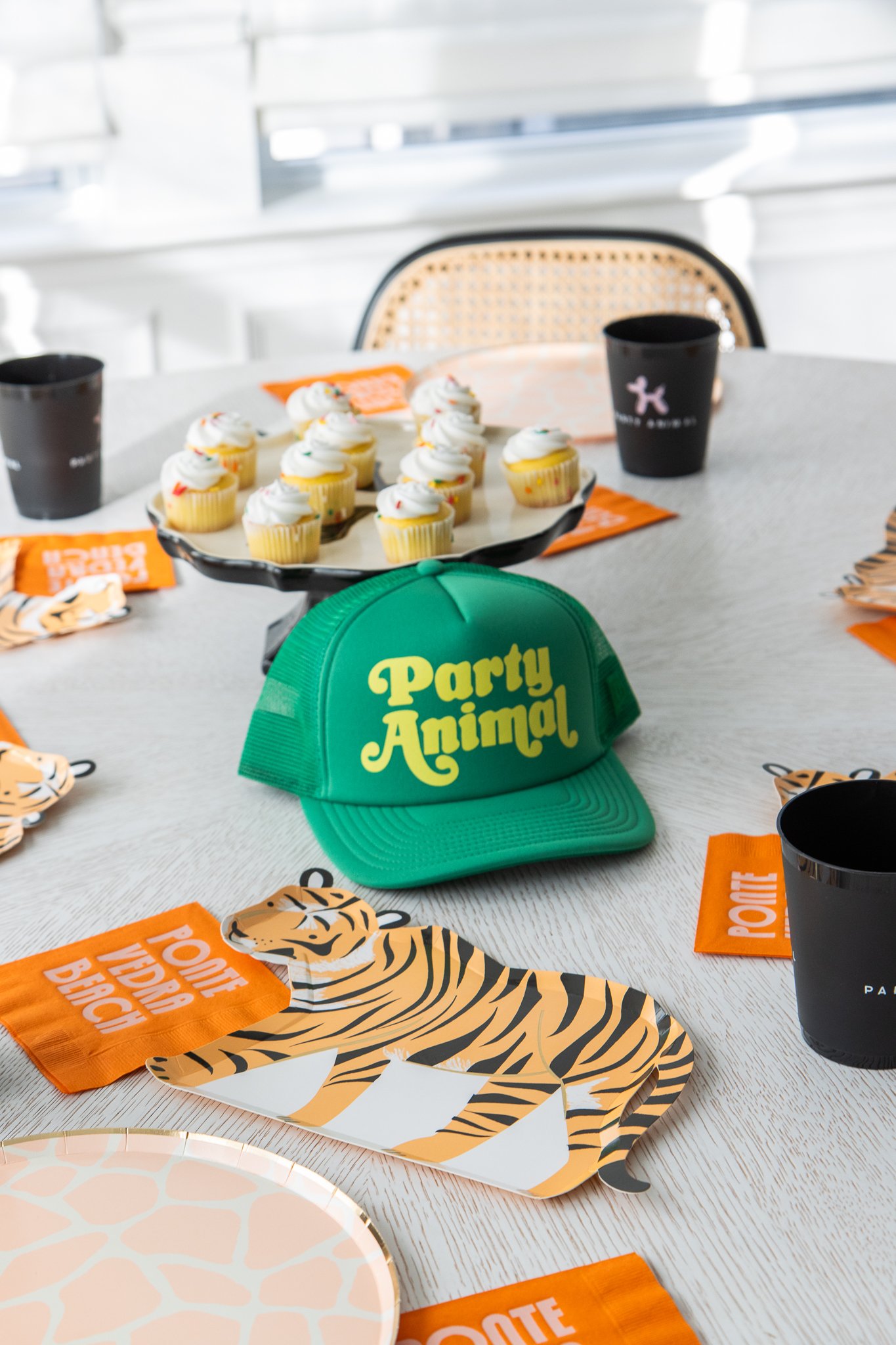 1737140471 136 جوان، وحشی، و سه