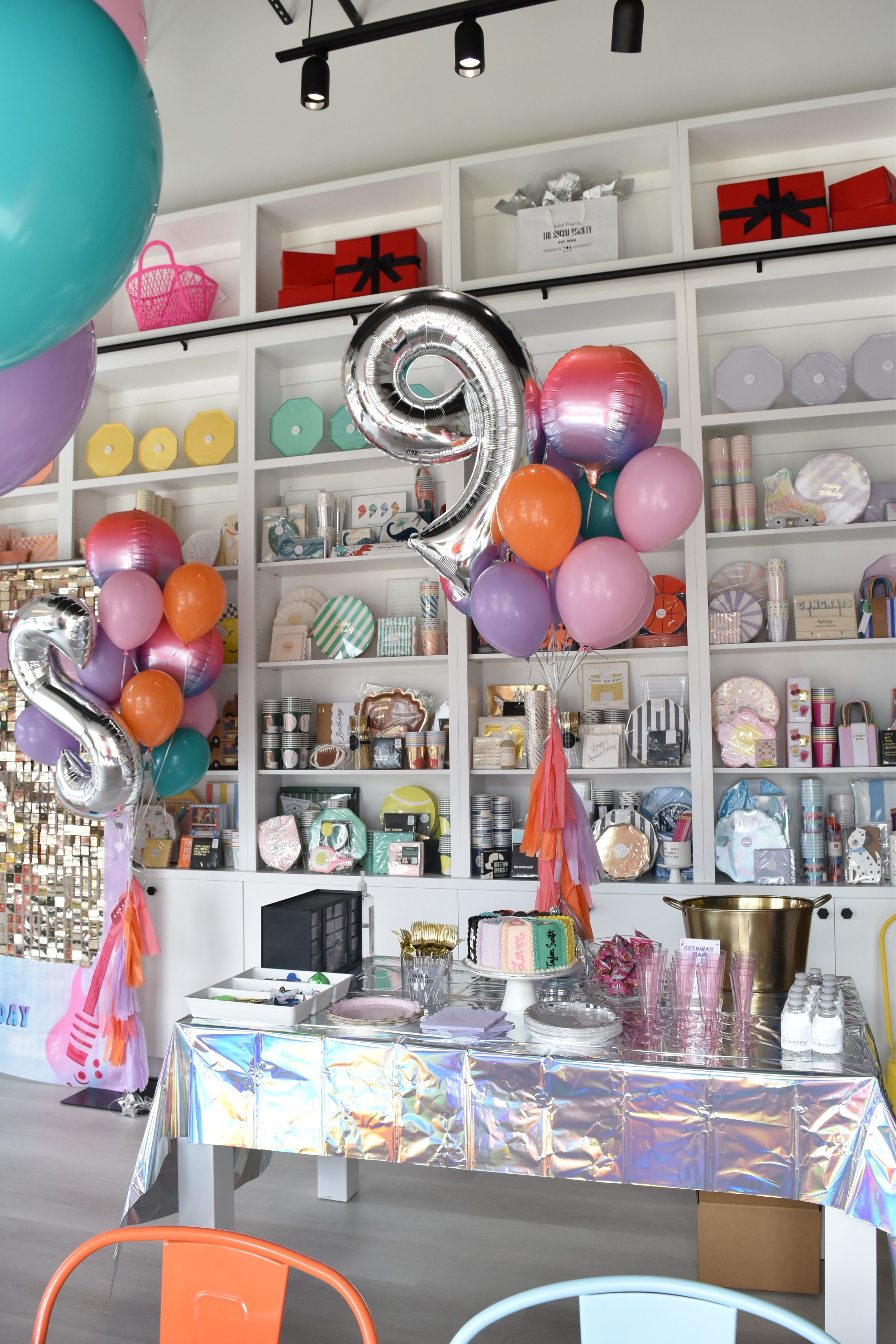 1738687456 703 یک جشن تولد نهمین جشن تیلور