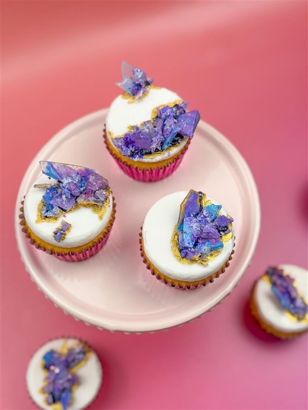 isomalt-geode-birthday-cupcakes