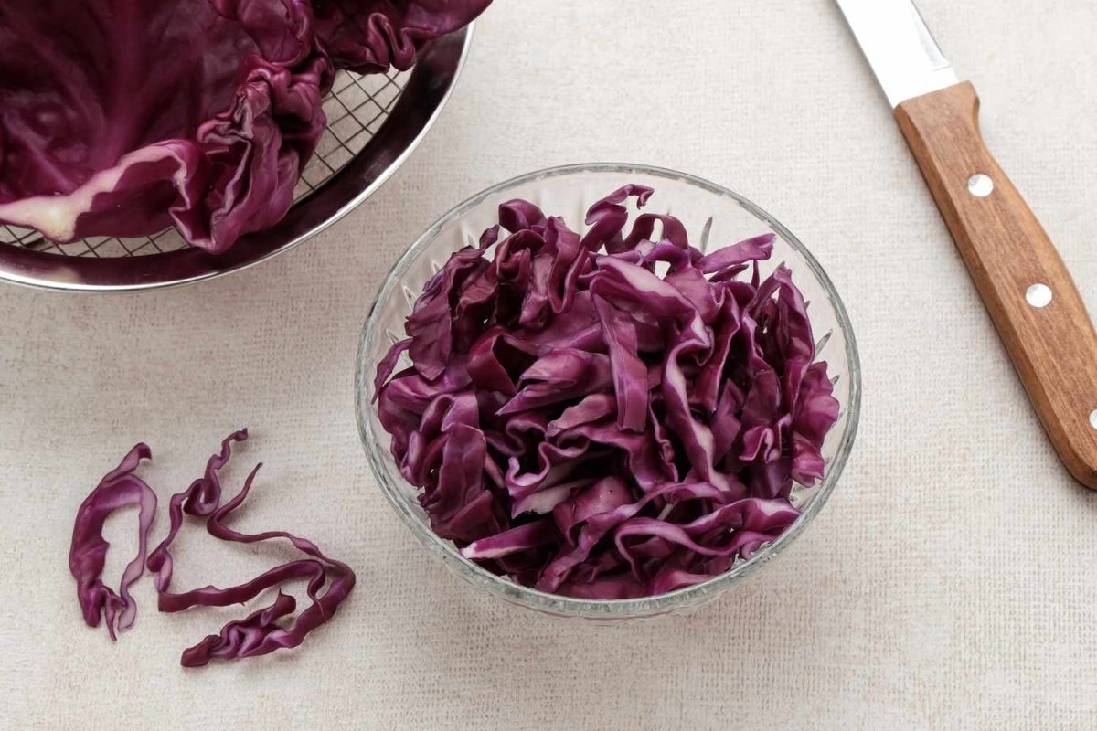 Purple cabbage (kol ungu), food preparation